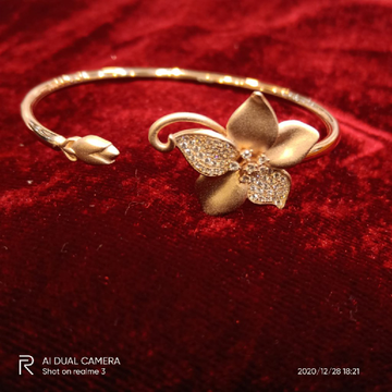 flower casting Bangle by Aaj Gold Palace