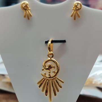 fancy plain casting pendant by Aaj Gold Palace