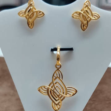 fancy pendant set by Aaj Gold Palace