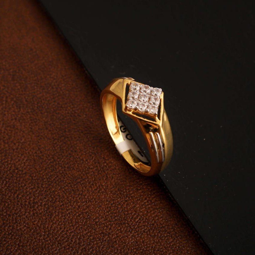 fancy Diamond siting Ring